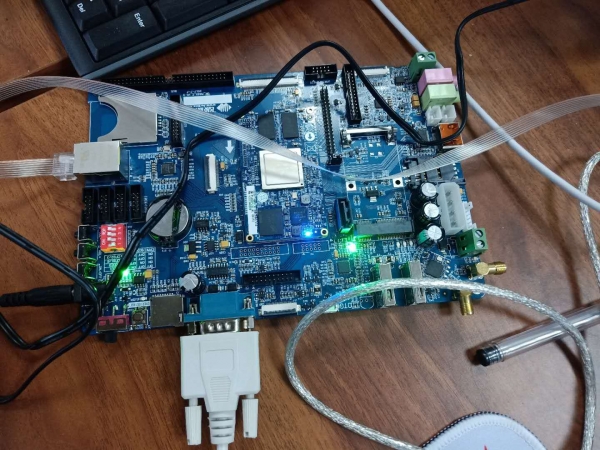 ����������